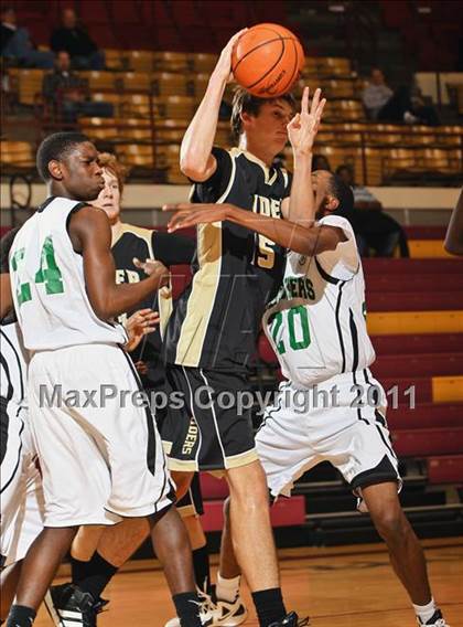 Thumbnail 2 in Fort Worth Christian vs. Paschal (Fantasy of Lights) photogallery.