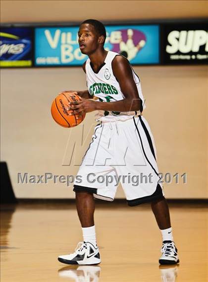 Thumbnail 2 in Fort Worth Christian vs. Paschal (Fantasy of Lights) photogallery.