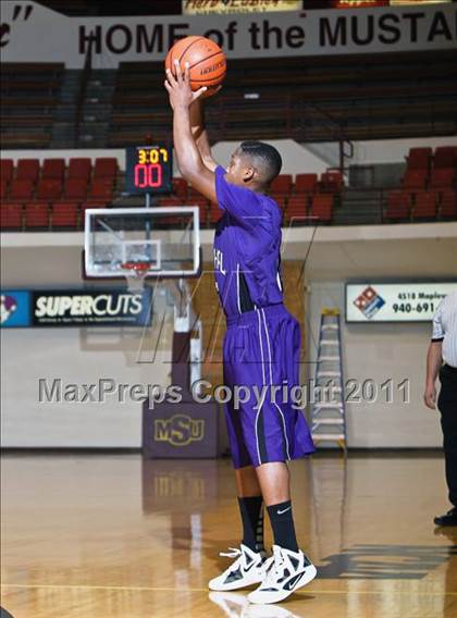 Thumbnail 1 in Fort Worth Christian vs. Paschal (Fantasy of Lights) photogallery.