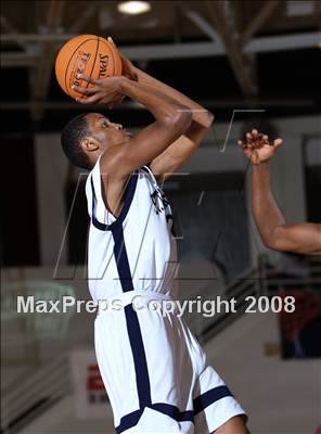 Thumbnail 3 in St. Benedict's Prep vs St.Thomas More (Spalding Hoophall Classic) photogallery.