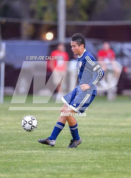 Thumbnail 3 in Lee [Robert E.] vs Smithson Valley (Class 6A Region 4 Area) photogallery.