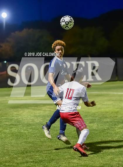 Thumbnail 3 in Lee [Robert E.] vs Smithson Valley (Class 6A Region 4 Area) photogallery.