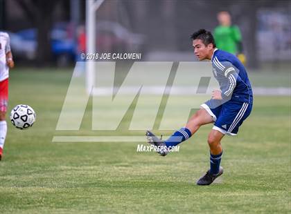 Thumbnail 3 in Lee [Robert E.] vs Smithson Valley (Class 6A Region 4 Area) photogallery.