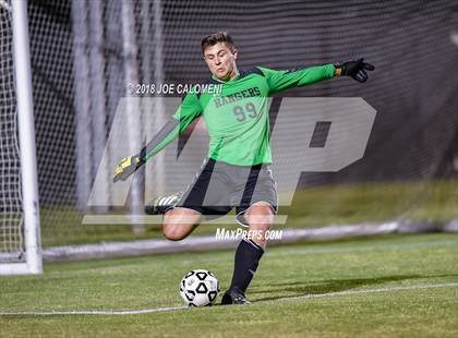 Thumbnail 1 in Lee [Robert E.] vs Smithson Valley (Class 6A Region 4 Area) photogallery.