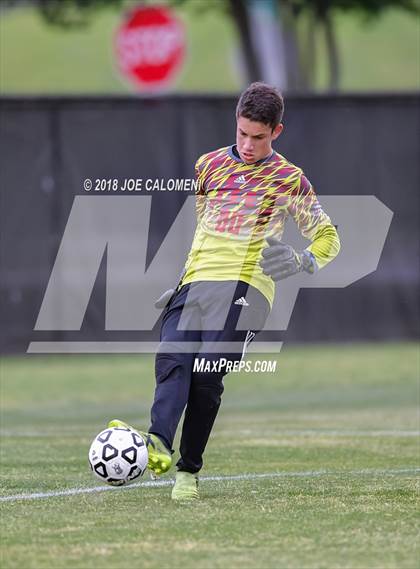 Thumbnail 1 in Lee [Robert E.] vs Smithson Valley (Class 6A Region 4 Area) photogallery.
