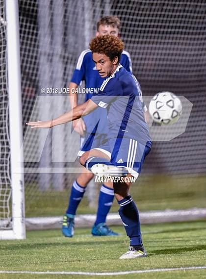 Thumbnail 1 in Lee [Robert E.] vs Smithson Valley (Class 6A Region 4 Area) photogallery.