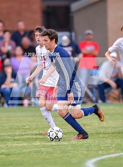 Thumbnail 3 in Lee [Robert E.] vs Smithson Valley (Class 6A Region 4 Area) photogallery.