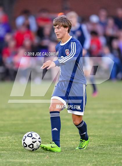 Thumbnail 1 in Lee [Robert E.] vs Smithson Valley (Class 6A Region 4 Area) photogallery.