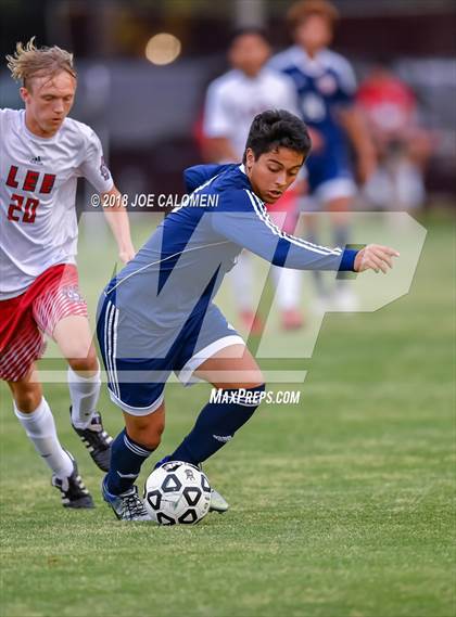 Thumbnail 1 in Lee [Robert E.] vs Smithson Valley (Class 6A Region 4 Area) photogallery.