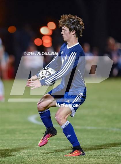 Thumbnail 1 in Lee [Robert E.] vs Smithson Valley (Class 6A Region 4 Area) photogallery.
