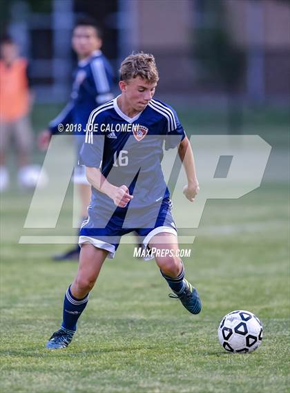 Thumbnail 3 in Lee [Robert E.] vs Smithson Valley (Class 6A Region 4 Area) photogallery.