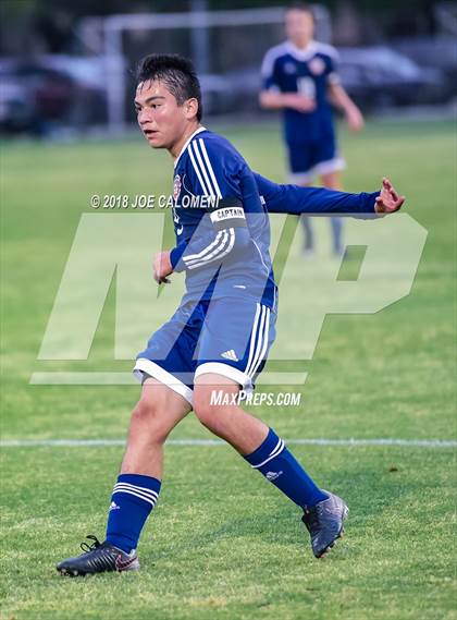 Thumbnail 2 in Lee [Robert E.] vs Smithson Valley (Class 6A Region 4 Area) photogallery.