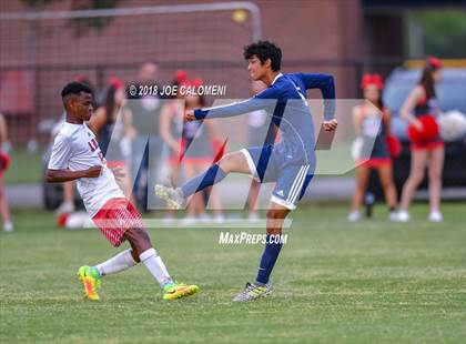 Thumbnail 3 in Lee [Robert E.] vs Smithson Valley (Class 6A Region 4 Area) photogallery.