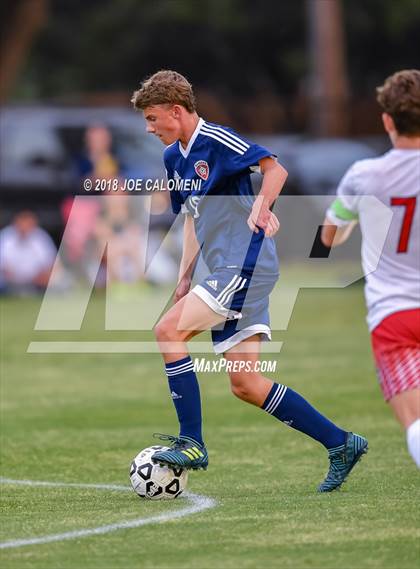 Thumbnail 1 in Lee [Robert E.] vs Smithson Valley (Class 6A Region 4 Area) photogallery.