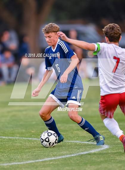 Thumbnail 2 in Lee [Robert E.] vs Smithson Valley (Class 6A Region 4 Area) photogallery.