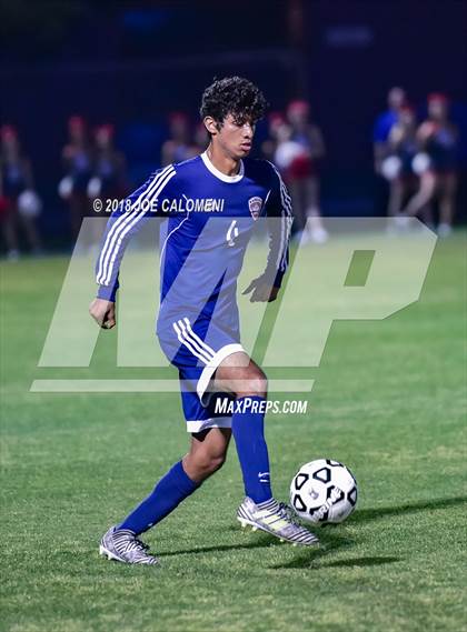 Thumbnail 3 in Lee [Robert E.] vs Smithson Valley (Class 6A Region 4 Area) photogallery.