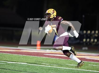 Thumbnail 2 in Spalding vs Perry photogallery.