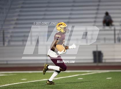 Thumbnail 2 in Spalding vs Perry photogallery.