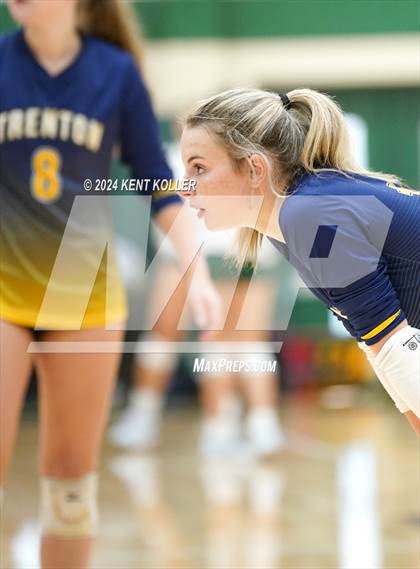 Thumbnail 3 in Oxford vs. Trenton (Notre Dame Prep Quad) photogallery.