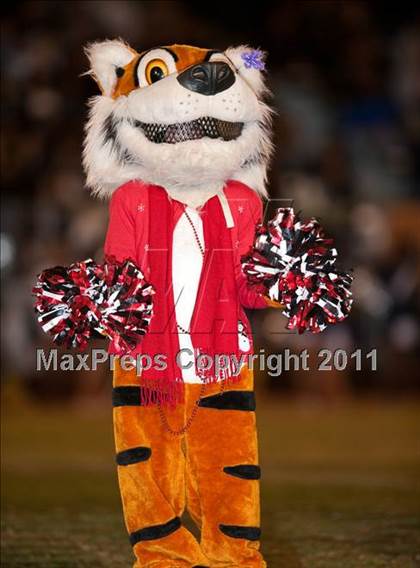 Thumbnail 3 in Elsinore vs. Summit (CIF SS Eastern Division Final) photogallery.