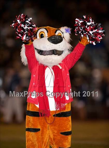 Thumbnail 1 in Elsinore vs. Summit (CIF SS Eastern Division Final) photogallery.