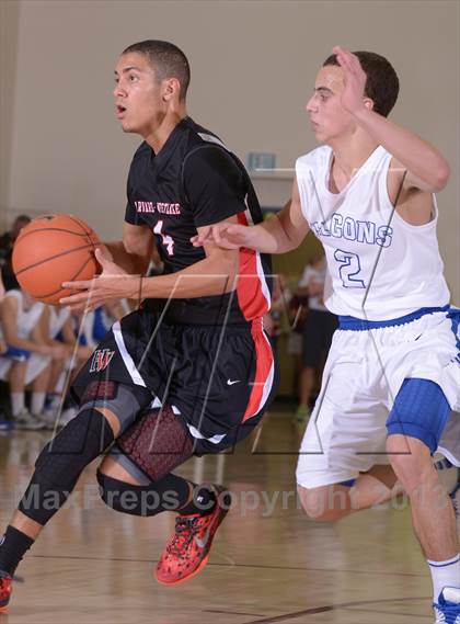 Thumbnail 1 in Harvard-Westlake vs. Catalina Foothills (MaxPreps Holiday Classic) photogallery.