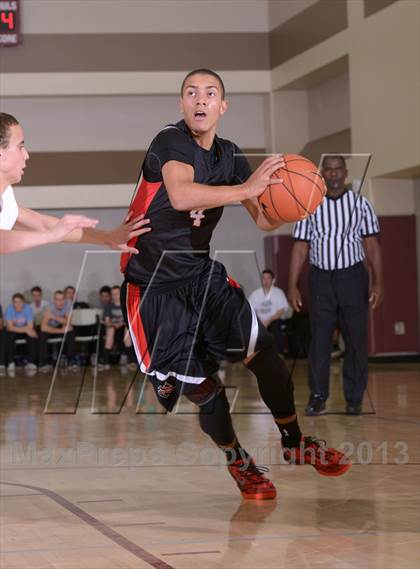 Thumbnail 2 in Harvard-Westlake vs. Catalina Foothills (MaxPreps Holiday Classic) photogallery.