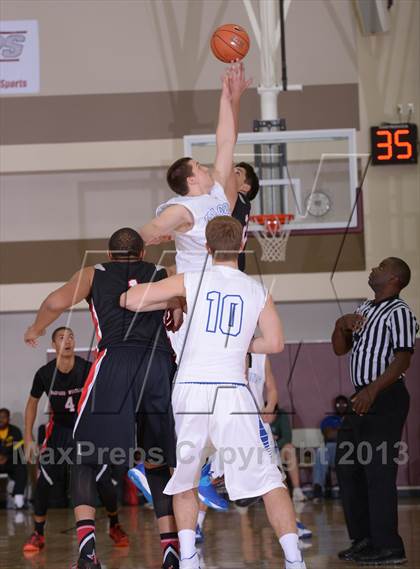 Thumbnail 1 in Harvard-Westlake vs. Catalina Foothills (MaxPreps Holiday Classic) photogallery.