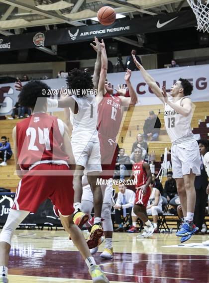 Thumbnail 1 in Springfield Central vs. St. John's (Spalding Hoophall Classic) photogallery.