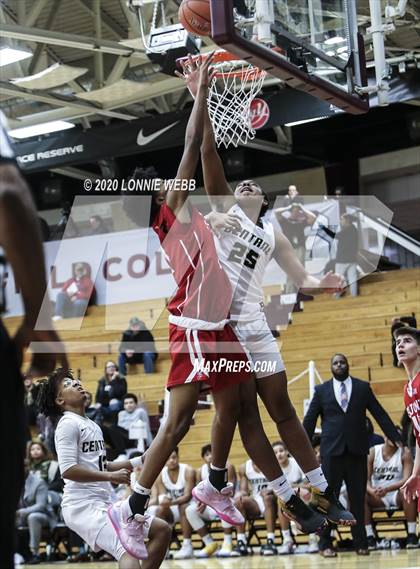 Thumbnail 3 in Springfield Central vs. St. John's (Spalding Hoophall Classic) photogallery.