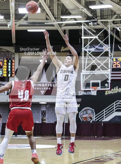 Thumbnail 3 in Springfield Central vs. St. John's (Spalding Hoophall Classic) photogallery.