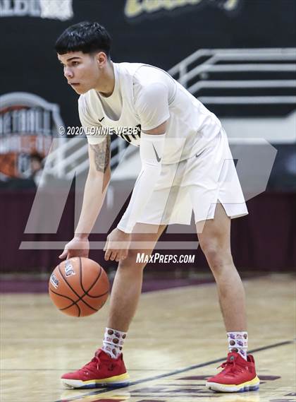 Thumbnail 2 in Springfield Central vs. St. John's (Spalding Hoophall Classic) photogallery.
