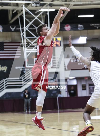 Thumbnail 2 in Springfield Central vs. St. John's (Spalding Hoophall Classic) photogallery.
