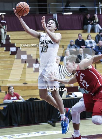Thumbnail 1 in Springfield Central vs. St. John's (Spalding Hoophall Classic) photogallery.