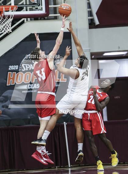 Thumbnail 3 in Springfield Central vs. St. John's (Spalding Hoophall Classic) photogallery.