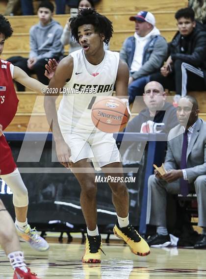 Thumbnail 2 in Springfield Central vs. St. John's (Spalding Hoophall Classic) photogallery.
