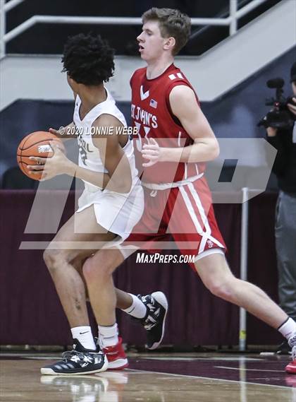 Thumbnail 2 in Springfield Central vs. St. John's (Spalding Hoophall Classic) photogallery.