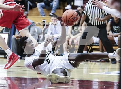 Thumbnail 1 in Springfield Central vs. St. John's (Spalding Hoophall Classic) photogallery.