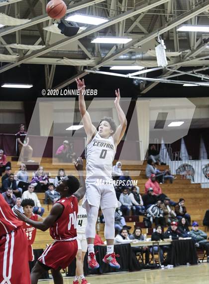 Thumbnail 3 in Springfield Central vs. St. John's (Spalding Hoophall Classic) photogallery.