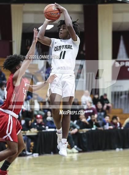 Thumbnail 1 in Springfield Central vs. St. John's (Spalding Hoophall Classic) photogallery.