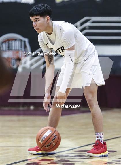 Thumbnail 1 in Springfield Central vs. St. John's (Spalding Hoophall Classic) photogallery.