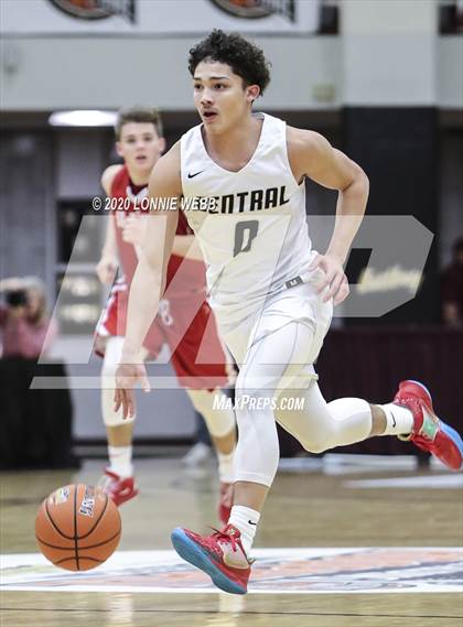 Thumbnail 1 in Springfield Central vs. St. John's (Spalding Hoophall Classic) photogallery.