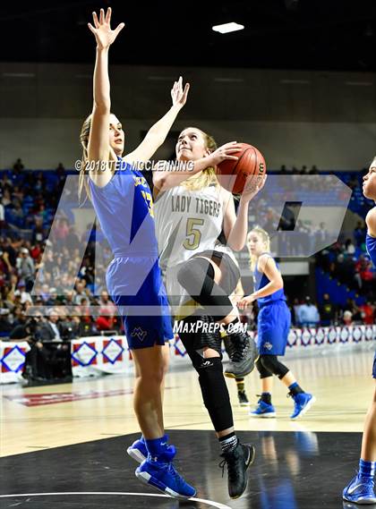 Thumbnail 2 in Charleston vs Mountain View (AAA 3A Final) photogallery.