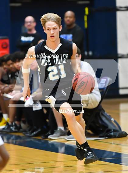 Thumbnail 3 in Apollo vs. Deer Valley (Sunnyslope Hoopsgiving Tournament) photogallery.