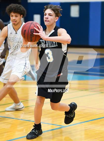 Thumbnail 2 in Apollo vs. Deer Valley (Sunnyslope Hoopsgiving Tournament) photogallery.