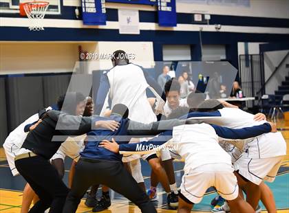 Thumbnail 3 in Apollo vs. Deer Valley (Sunnyslope Hoopsgiving Tournament) photogallery.