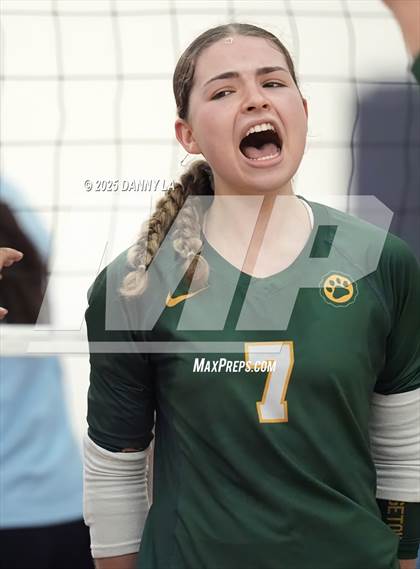 Thumbnail 2 in Georgetown Visitation Prep vs. Charles J. Colgan photogallery.