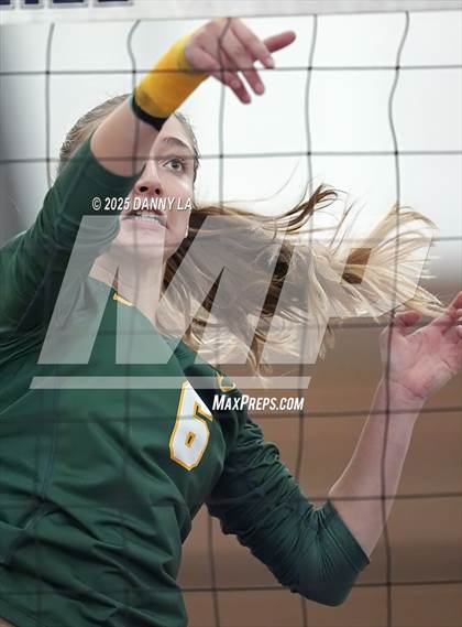 Thumbnail 2 in Georgetown Visitation Prep vs. Charles J. Colgan photogallery.