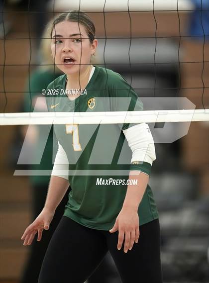 Thumbnail 2 in Georgetown Visitation Prep vs. Charles J. Colgan photogallery.
