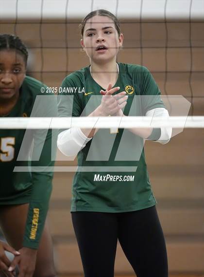Thumbnail 3 in Georgetown Visitation Prep vs. Charles J. Colgan photogallery.